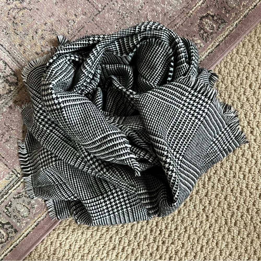 Black White Houndstooth Scarf